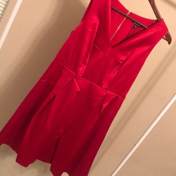 NWT - Paris Sunday Beautiful True Red Dress - MED - Picture 2 of 7